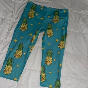 FEED ME FIGHT ME Death by Pineapple Skull Capris L Large CrossFit Gym Running